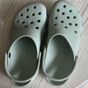 Crocs green barely worn